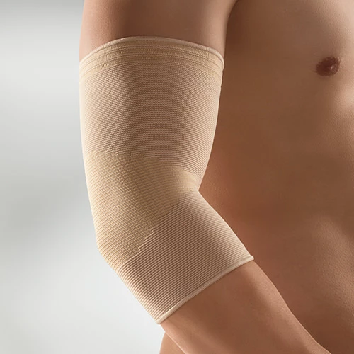 Mann trägt Ellenbogenbandage Bort ActiveColor in haut
