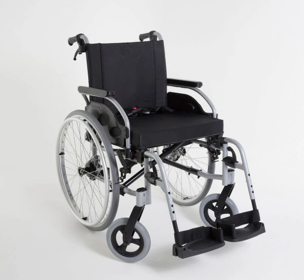 Invacare Standard-Rollstuhl Action 1 R
